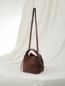 Clariva Este nuevo bolso de mano mini de moda presenta un diseño de unicolor, complementado por una decoración distintiva de la correa del hombro. Es un bolso portátil y elegante, muy adecuado para el trabajo, el transporte diario y diversas ocasiones como reuniones. - Café - Ver 2