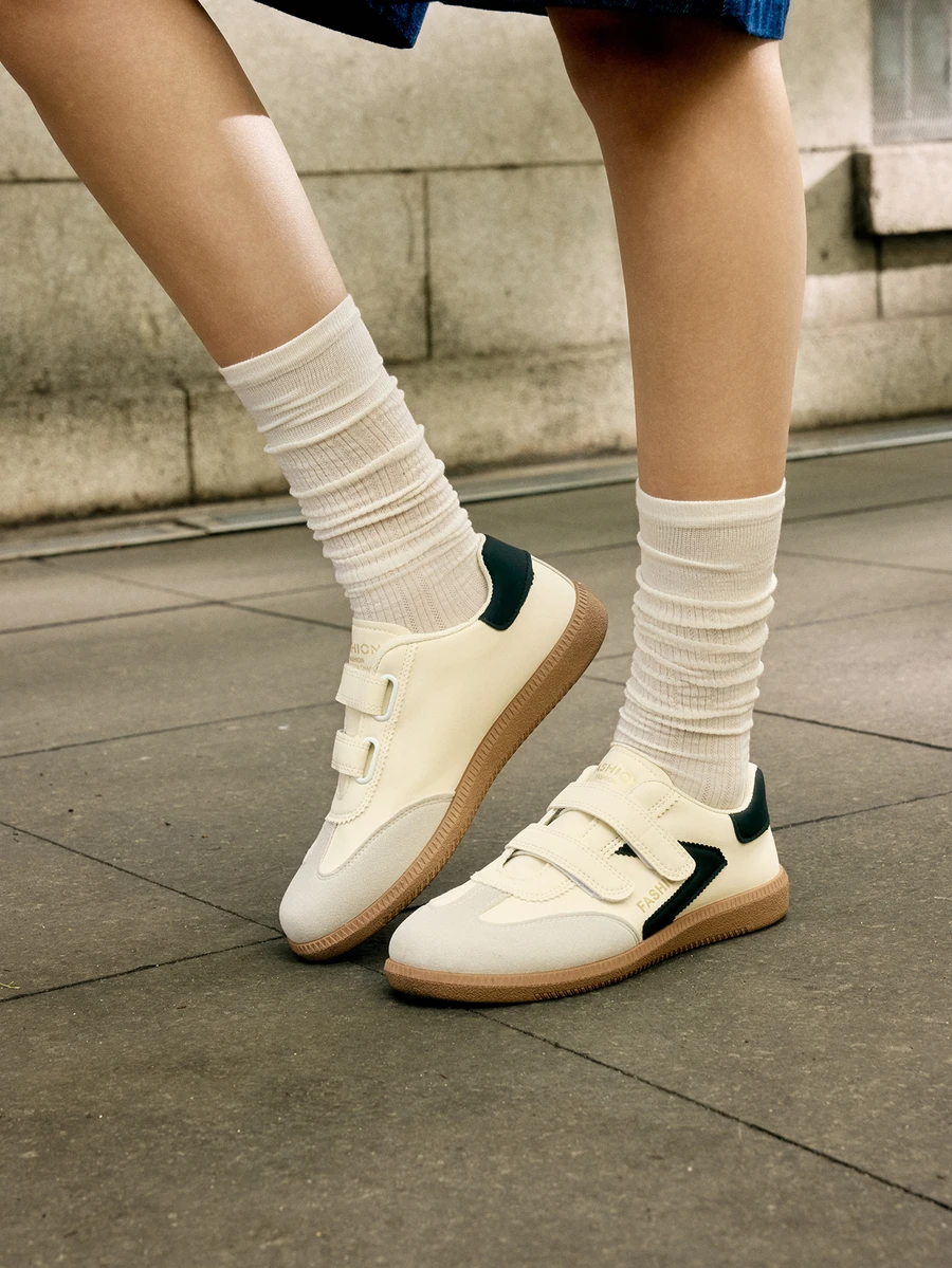 Hatastic Women's New Fashion Casual Sneakers, PU Patchwork Hook And Loop Sports Casual White Shoes Low-Top Lace-Up Flat Walk Running Shoes Halloween - Beige - View 1