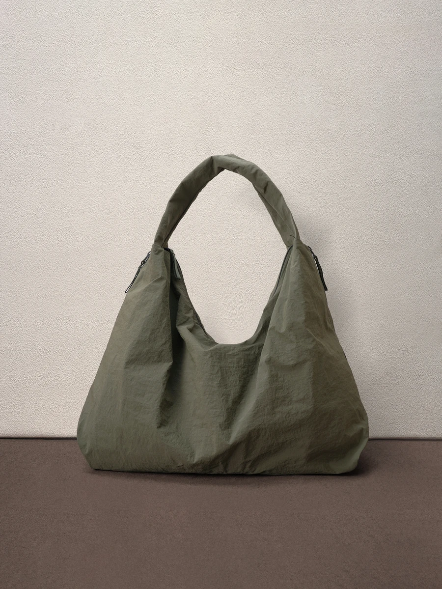 Hatastic Tas bahu nilon ringan berkapasitas besar. Dua saku samping untuk penyimpanan mudah. Gaya minimalis, cocok untuk kembali ke sekolah. - Hijau - View 1