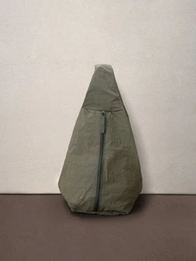 Hatastic Tas bahu nilon ringan berkapasitas besar. Dua saku samping untuk penyimpanan mudah. Gaya minimalis, cocok untuk kembali ke sekolah. - Hijau - View 4