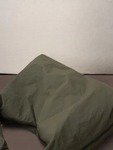 Hatastic Tas bahu nilon ringan berkapasitas besar. Dua saku samping untuk penyimpanan mudah. Gaya minimalis, cocok untuk kembali ke sekolah. - Hijau - View 5