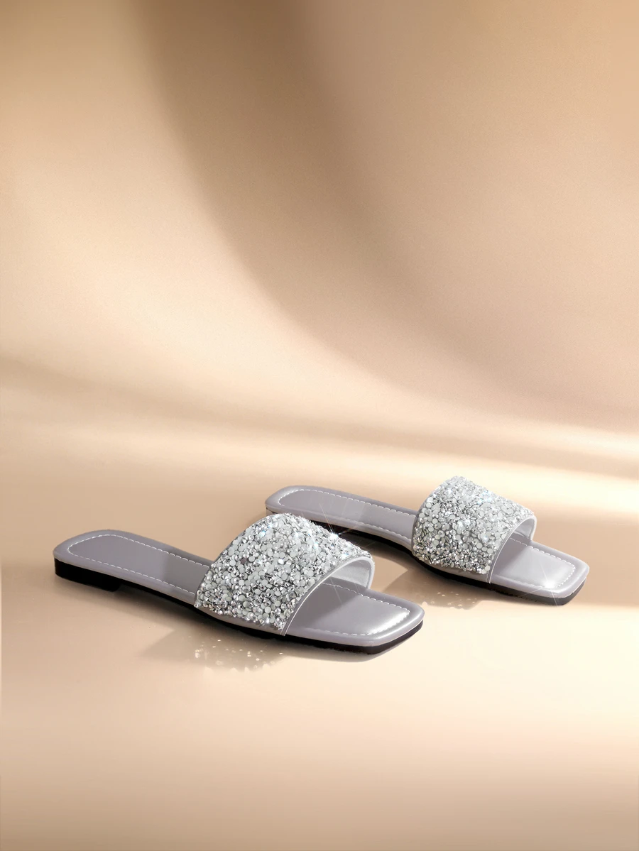 Etoivie Sandales plates de luxe légères pour femme, sandales à talon bas antidérapantes de grande taille avec clous, lanières polyvalentes pour le port extérieur au printemps et à l'automne 2024 - Gris - Voir 1