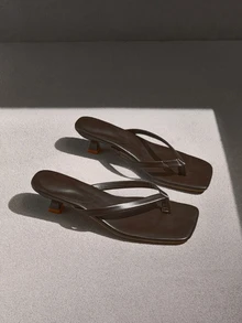 NobleVue Sandal Selop Kulit Lembut Ujung Persegi dengan Tali Lebar, Sandal Jepit Hak Pendek, Sandal Jepit Stiletto Serbaguna untuk Wanita - Coffee Brown - View 1