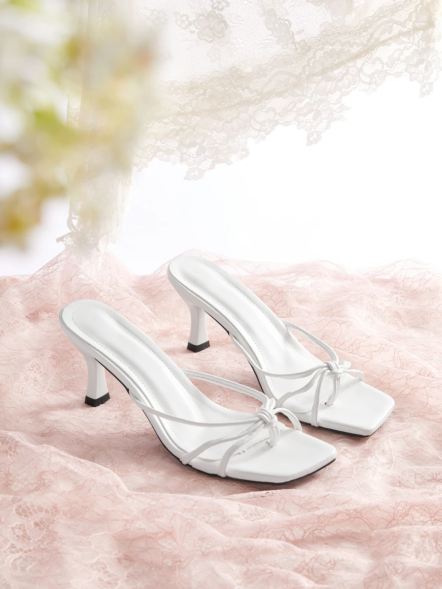 Rylithe Sepatu hak tinggi model slip-on ujung persegi berwarna putih dengan desain tali silang ganda, sepatu mules hak tinggi putih yang modis, hak kitten. - Putih - View 1