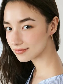 Okurimé 1對鏤空愛心耳釘，極簡時尚女款耳環，派對、生日、情人節、媽媽、母親節禮物 - 金黃色 - 查看 4