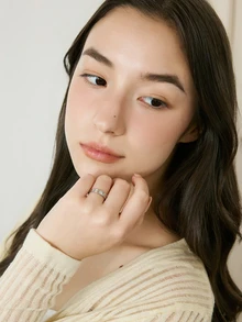 Okurimé 时尚不锈钢银色细带方晶锆石可叠戴戒指套装，适合女性日常佩戴，礼物 - 銀色 - 查看 3