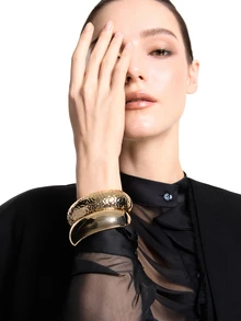 CHICVUE 1 Pair Gold Smooth & Snake Skin Textured Overlapping Visual Effect Metal Bangle Bracelets - Wide Round Bracelet Set - View 4