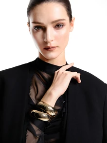 CHICVUE 1 Pair Gold Smooth & Snake Skin Textured Overlapping Visual Effect Metal Bangle Bracelets - Wide Round Bracelet Set - View 1