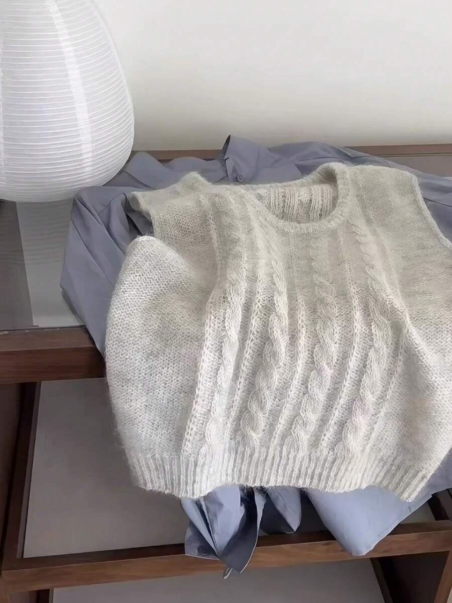 Rompi Rajut Kabel Leher Bulat Off-White untuk Wanita, Tank Top Tanpa Lengan Lembut Berbulu, Rompi Layering Serbaguna Potongan Longgar untuk Musim Semi dan Gugur - Light Grey - View 1