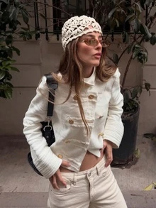Jaket Pendek Wanita Model Napoleon dengan Desain Epaulet Bahu dan Kancing Logam, Bahan Bertekstur Putih, Model Slimfit, Ukuran Mungil, Cocok untuk Perjalanan, dan Serbaguna. - Putih - View 1