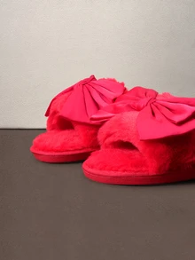 Hatastic （若腳型較寬或較大，請購買大一號）女士優雅紅色絲絨蝴蝶結情人節萬聖節拖鞋 - 紅色 - 查看 4