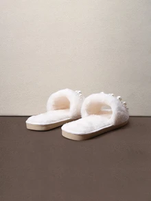 Hatastic نعال نسائية مزينة بفيونكة من الراينستون، منزلية داخلية ناعمة بسيطة وعصرية مانعة للانزلاق، خريف وشتاء، أحذية فروية للهالوين - بيج - مشاهدة 2