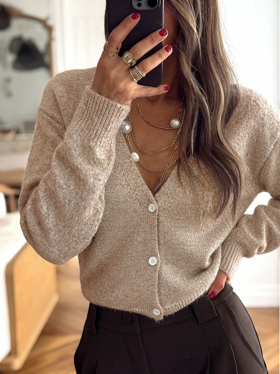 Sweater Rajut Lengan Panjang Kancing Wanita Warna Beige Almond yang Nyaman, Serbaguna, Cocok untuk Semua Acara, Musim Gugur/Dingin - Krem - View 1