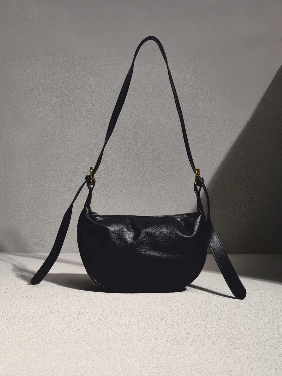 NobleVue New Fashion Women's Solid Color Minimalist Shoulder Bag, PU Material, Suitable For Dates, Shopping, Versatile And Elegant - Black - View 1