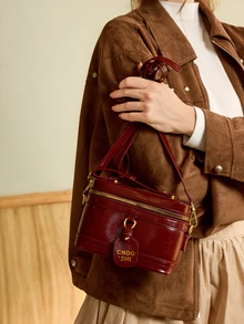 Hatastic New Fashion Classic Candy Color Letter Graphic Decor Camera Bag,  Woven Pattern Square Bag Suitable - Burgundy - View 4