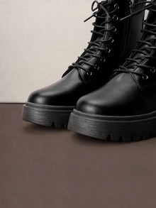 Hatastic 2025 年秋冬女装时尚黑色大理石系带靴、时尚搭配裤和打底裤 - 黑色 - 查看 4