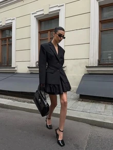 Jaket Blazer Wanita Slim Fit Hitam Terbaru, Kerah Dua Kancing Desain 2 in 1 dengan Hiasan Renda Bulu Mata di Bagian Bawah dan Manset, Blazer Kasual Komuter yang Membentuk Pinggang dengan Patchwork Renda yang Dipersonalisasi - Hitam - View 1