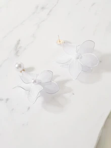 Clariva 1 Pasang Anting-Anting Elegan Minimalis Putih Dua Lapis Berbahan Chiffon dengan Motif Bunga dan Mutiara - Putih - View 2
