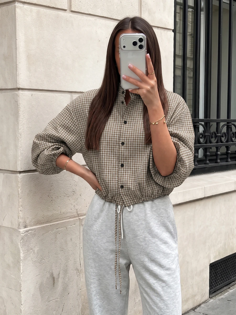女款格紋長袖襯衫，彈性下擺，休閒風格，前襟鈕扣，格紋圖案