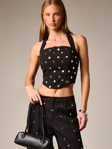 AiiRZ Top corset com decote halter, detalhes metálicos e laço nas costas. Modelo bustiê ajustado. - Preto - Ver 1