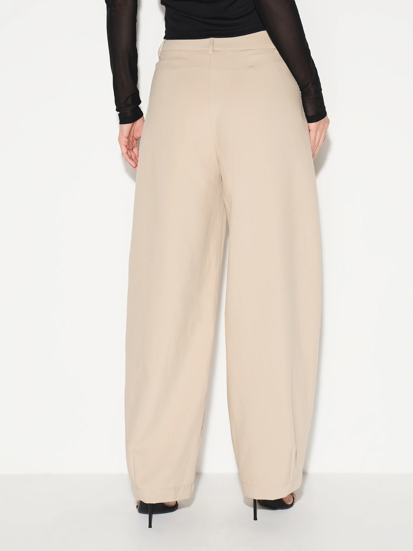 KIZN Calças de perna larga com detalhe de cinto na cintura alta