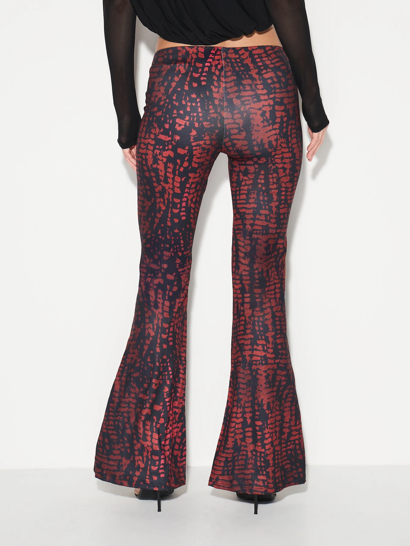 KIZN Pantalon évasé à imprimé serpent