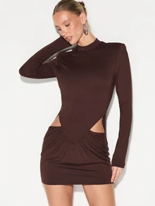 KIZN Enges Minikleid mit hohem Ausschnitt, Ausschnitt an der Taille, Langarm für Herbst/Winter, Bodycon, Club-Party, Ausschnitt, geraffter Twist-Vorderseite - Braun - Übersicht 1
