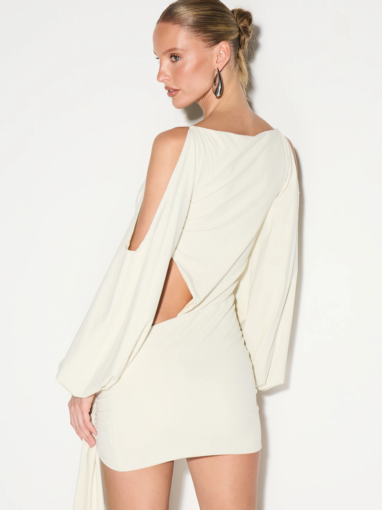 KIZN Vestido curto com decote quadrado e mangas bufantes