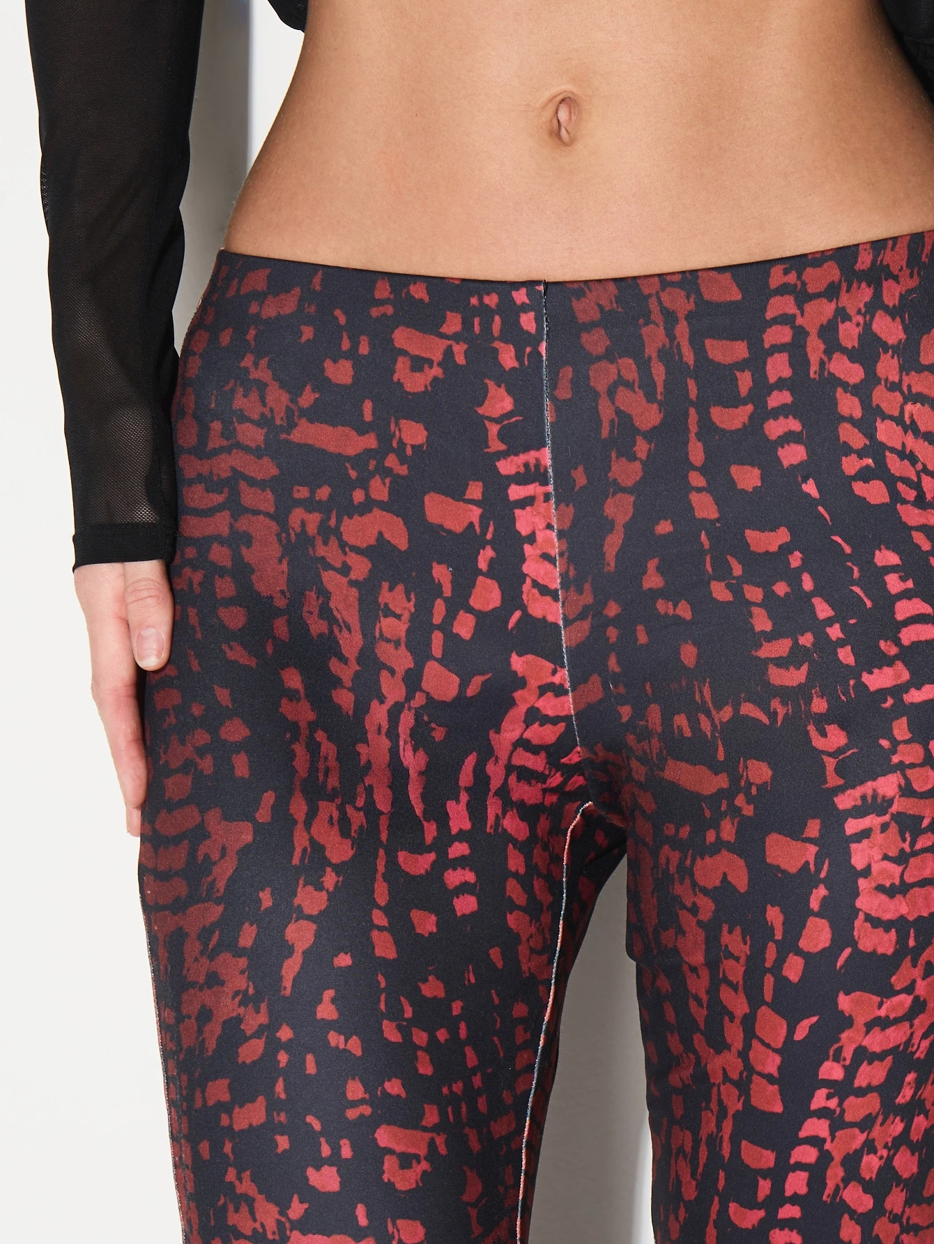 KIZN Pantalon évasé à imprimé serpent