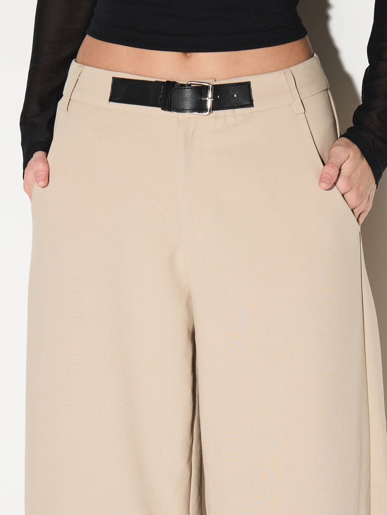 KIZN Calças de perna larga com detalhe de cinto na cintura alta