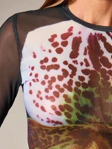 AiiRZ Blusa de manga larga ajustada con estampado fotográfico abstracto de malla transparente para fiestas de otoño e invierno - Multicolor - Ver 2