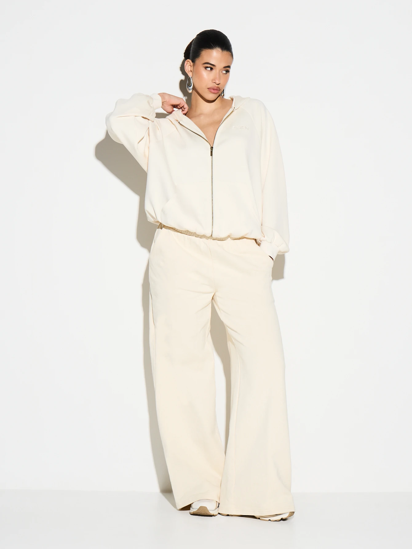 KIZN Cremefarbener Kapuzenpullover mit durchgehendem Reißverschluss und Raglanärmeln