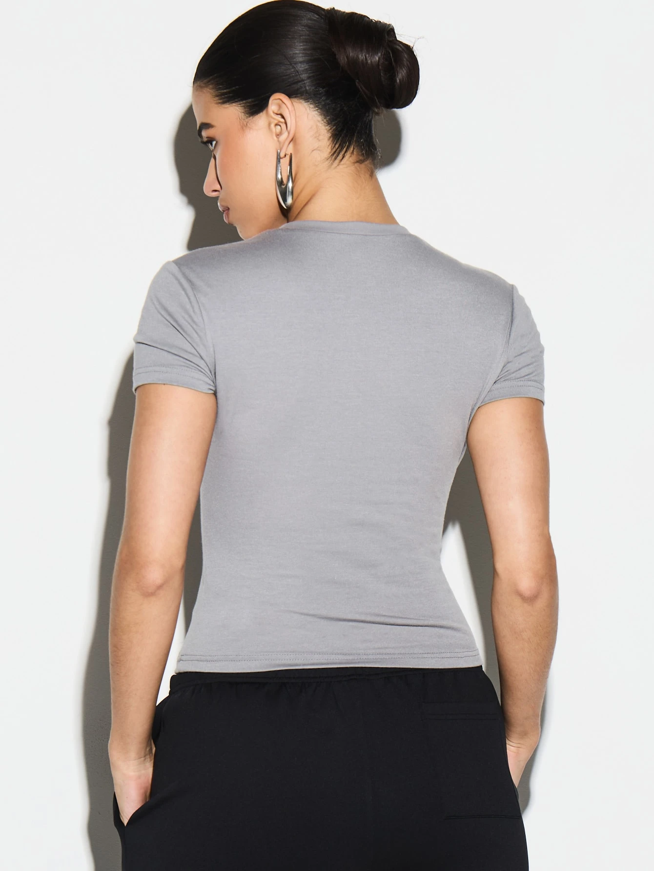 KIZN 로고 프린트 크루넥 티셔츠