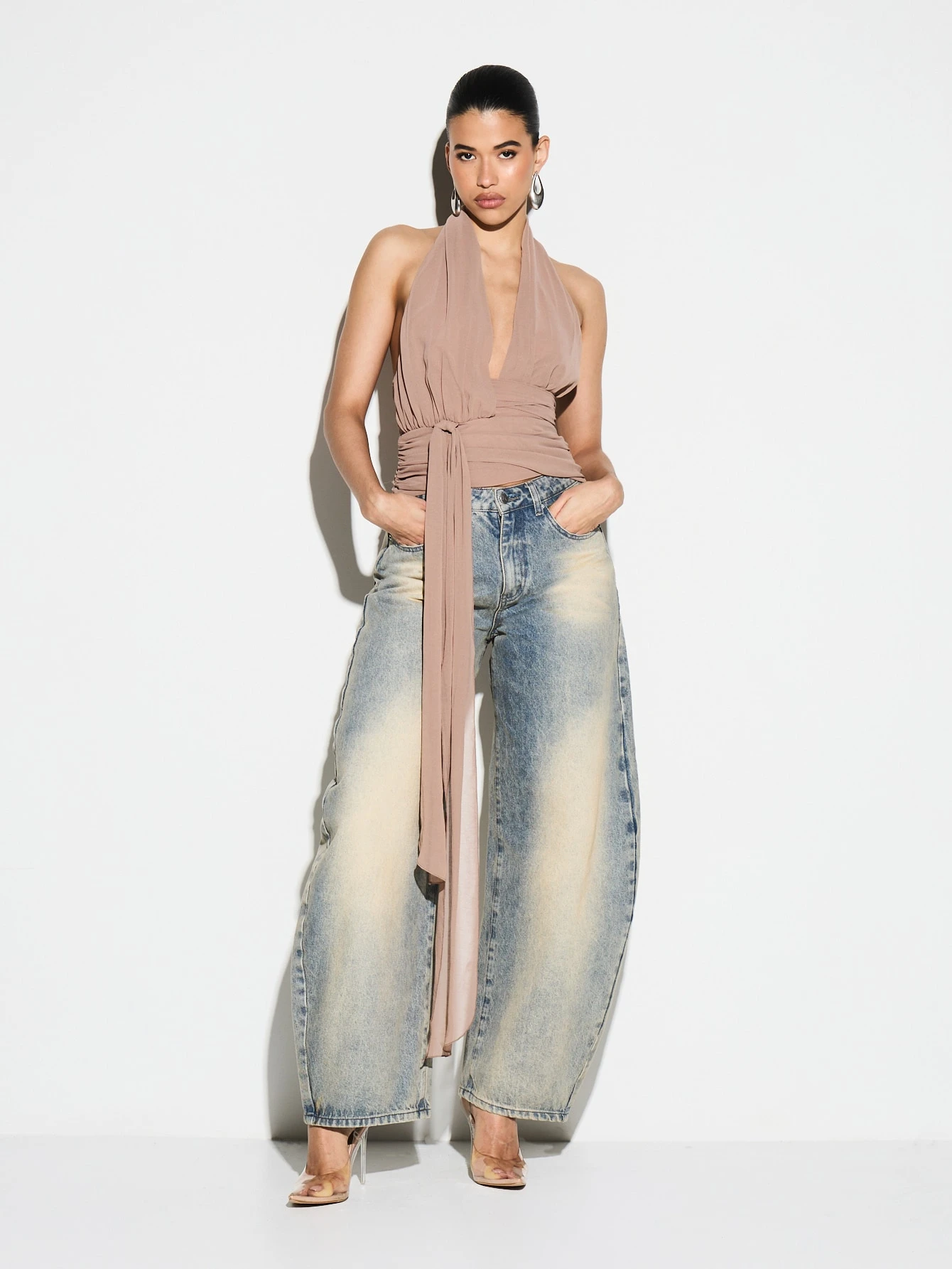 KIZN タイディテール付きシフォンラップフロントホルタートップ