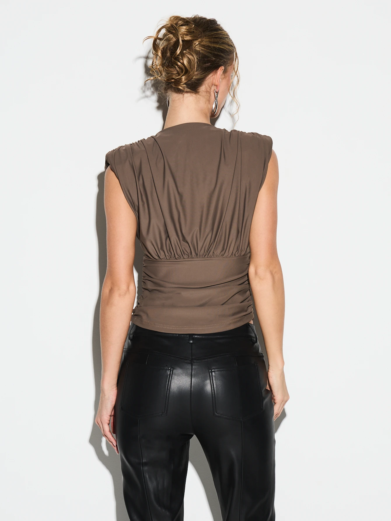 KIZN Top con escote en V profundo y hombreras con cintura fruncida para San Valentín