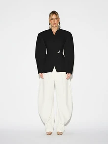 KIZN 带垫肩长袖不对称裹身西装外套，饰有醒目纽扣细节，适合职业装穿着 - 黑色 - 查看 4