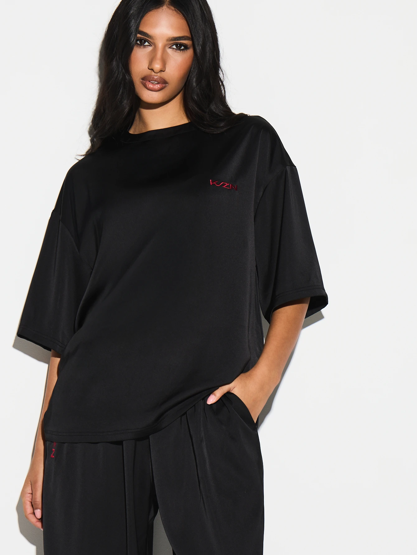 KIZN Luźna satynowa koszulka z okrągłym dekoltem na Walentynki