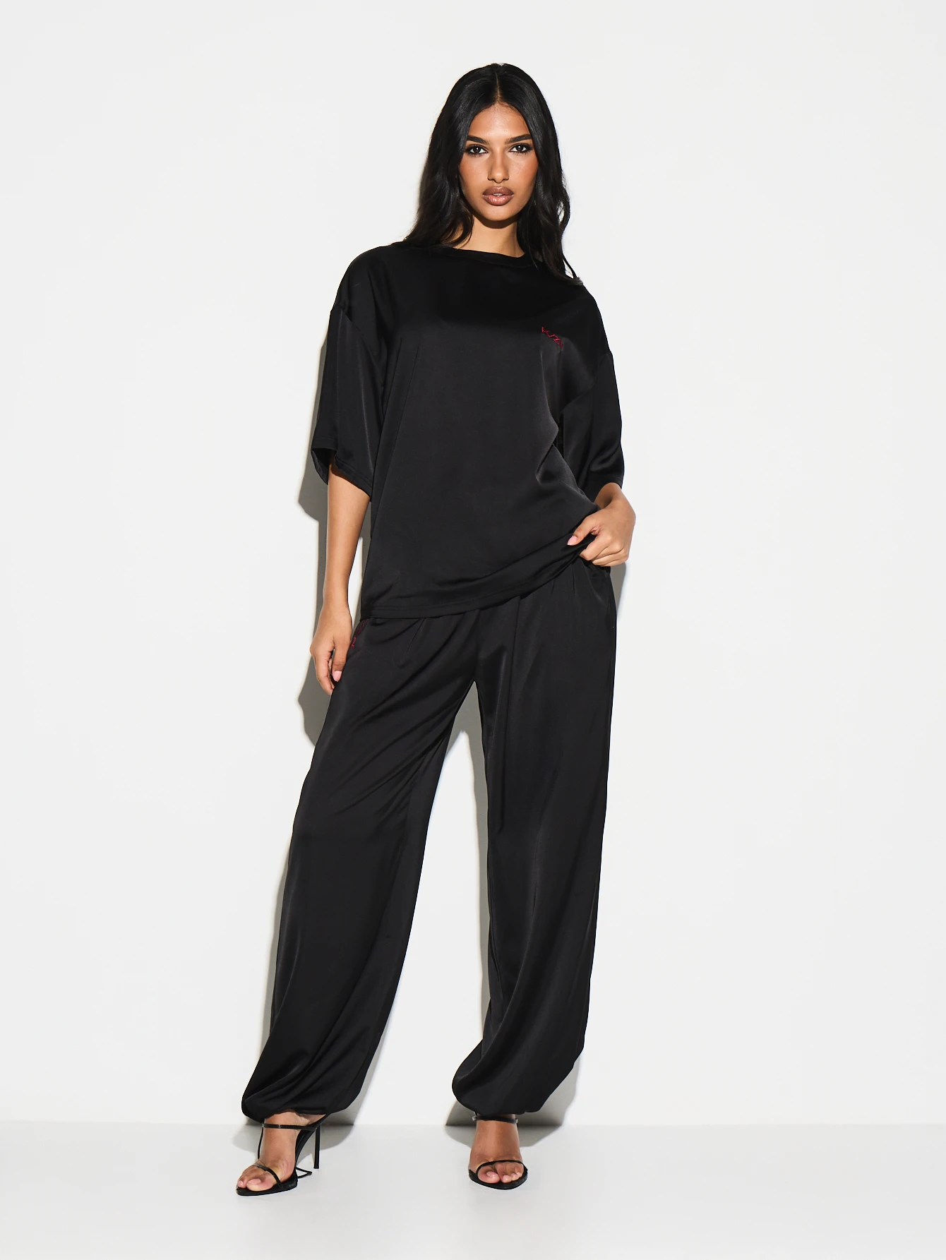 KIZN Luźna satynowa koszulka z okrągłym dekoltem na Walentynki