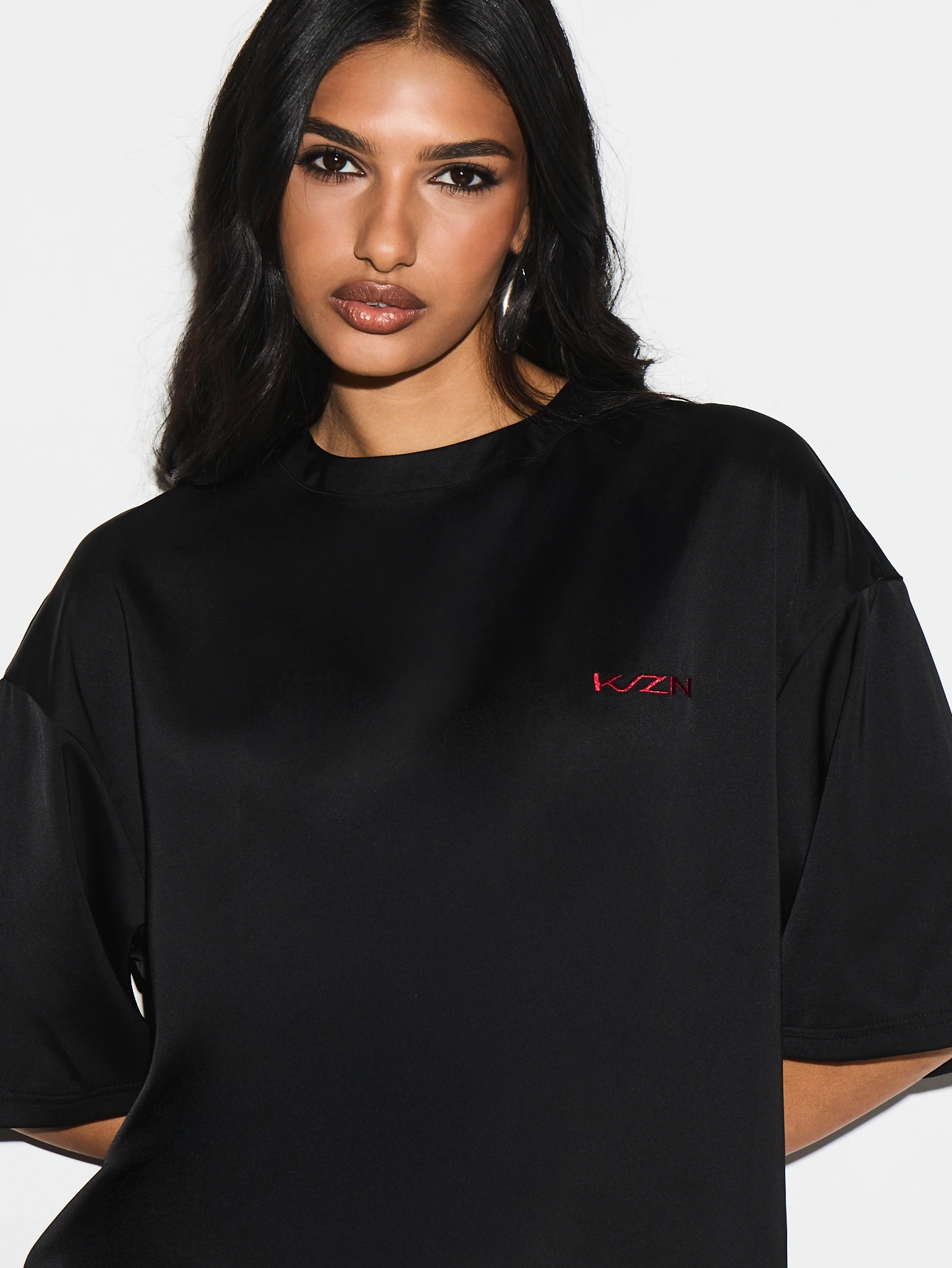 KIZN Luźna satynowa koszulka z okrągłym dekoltem na Walentynki