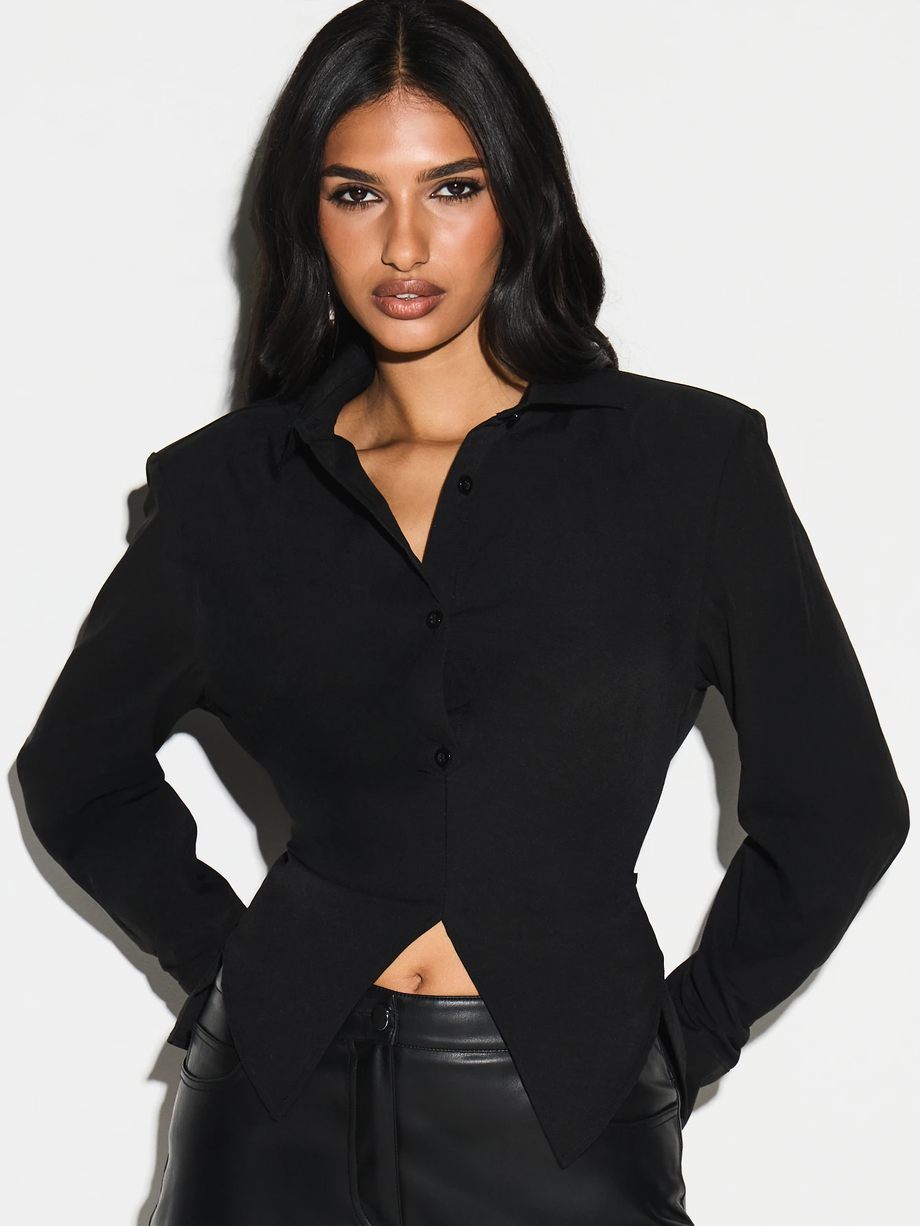 KIZN ネクタイディテール付き長袖ボタンアップブラウス