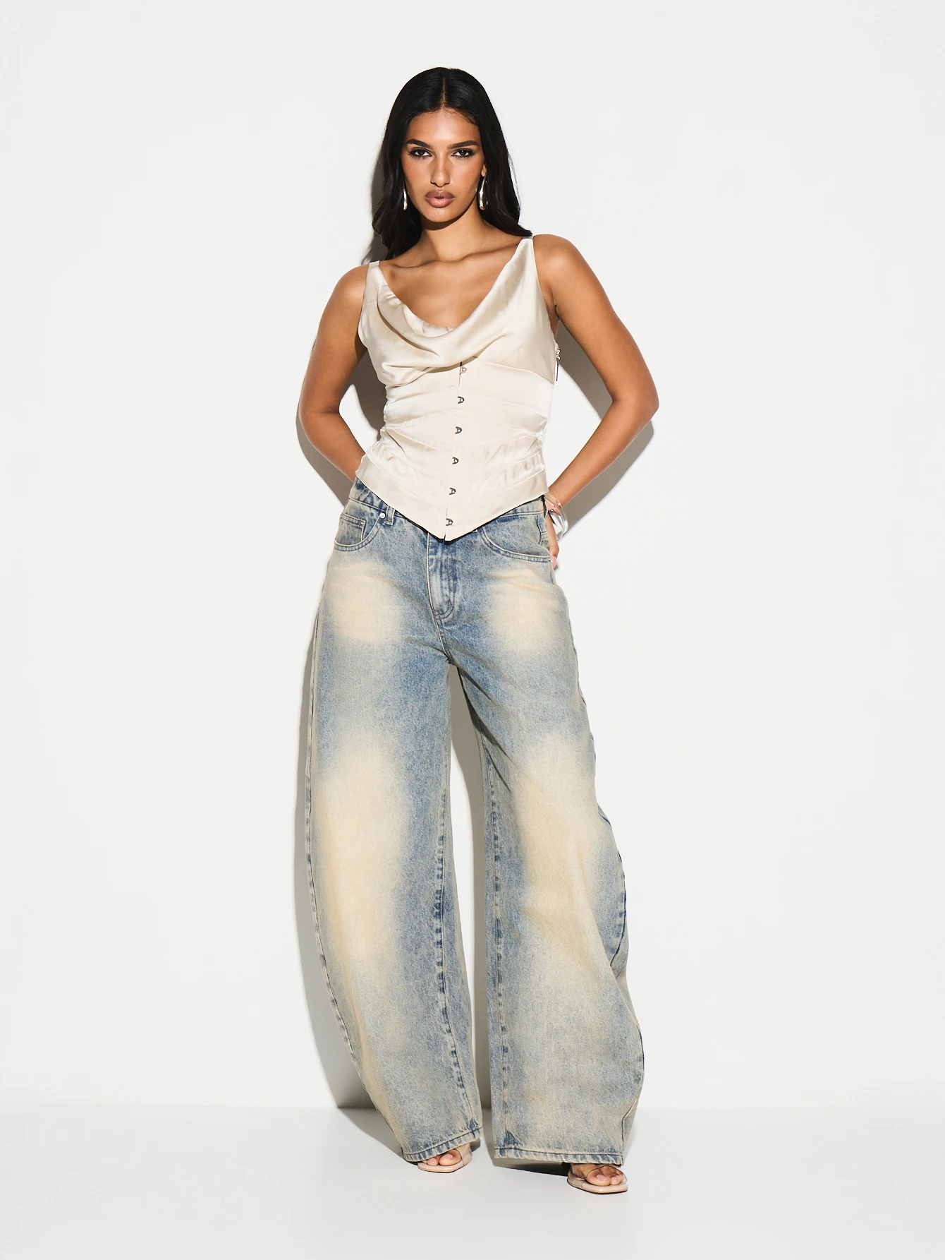 KIZN Satin-Korsett-Top mit Wasserfallausschnitt und Knöpfen für den Valentinstag