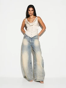 KIZN 缎面束身高领吊带背心，饰有纽扣细节和立体剪裁的胸衣，适合晚间场合和情人节夜间造型。 - 杏色 - 查看 3