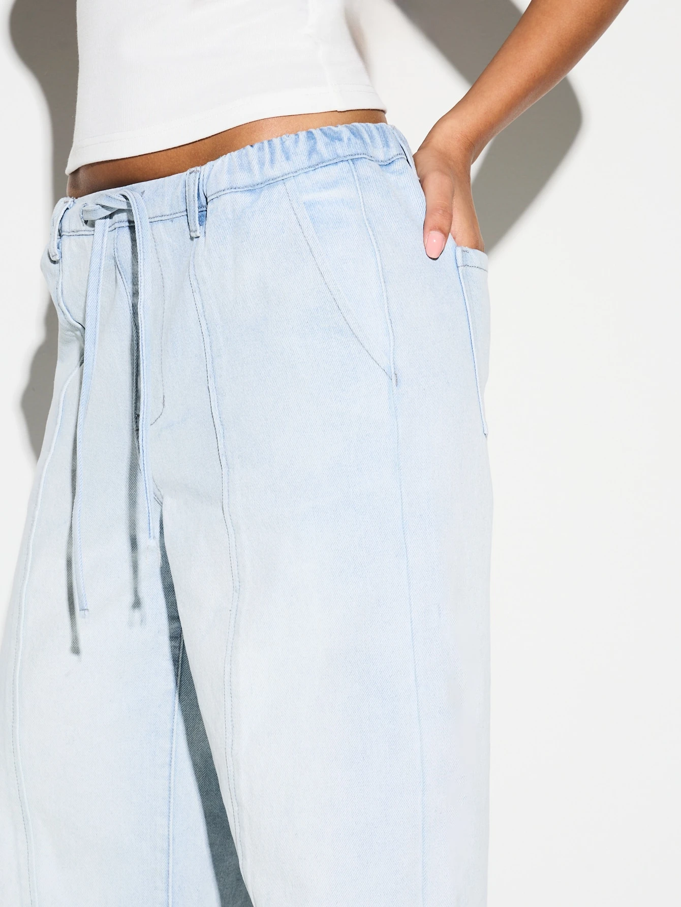 KIZN ブリーチ加工のワイドレッグハイライズジーンズ