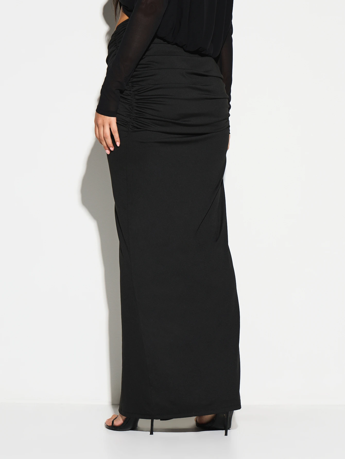 KIZN Jupe longue fendue sur le devant et ornée d'une découpe torsadée, idéale pour la Saint-Valentin