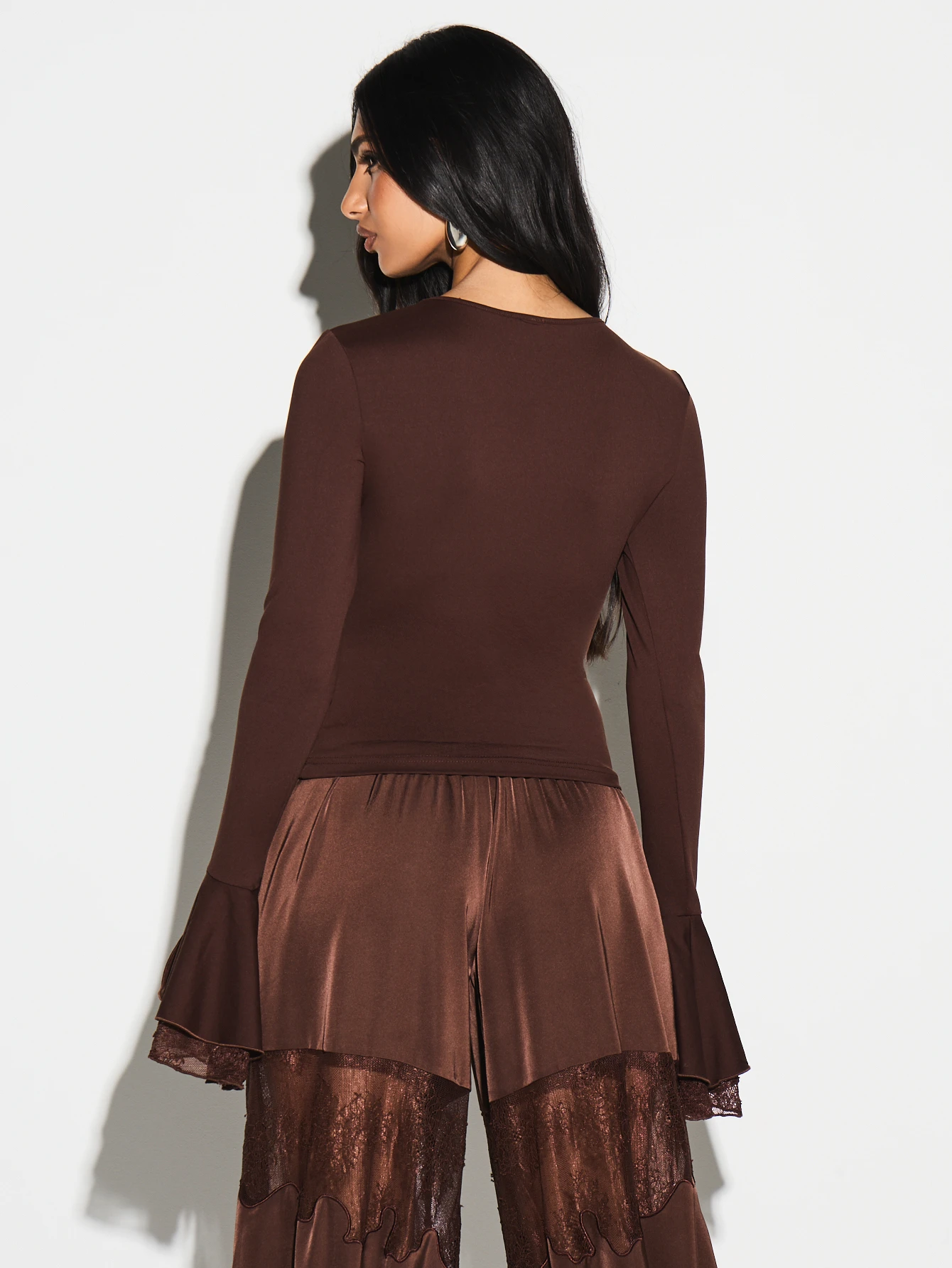 KIZN バレンタインデーにぴったりのベルスリーブ付きクルーネックブラウス