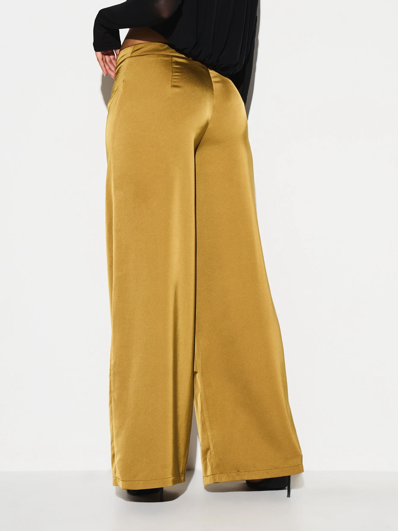 KIZN Wide Leg Trousers With Belt Detail
