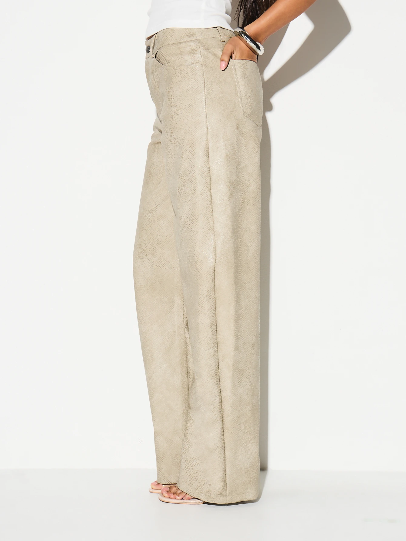 KIZN Pantaloni a gamba larga in similpelle con stampa serpente