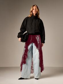 AiiRZ 酒红色蕾丝中长连衣裙，V领短袖，不对称层叠下摆，适合晚间场合穿着。 - 酒紅色 - 查看 4