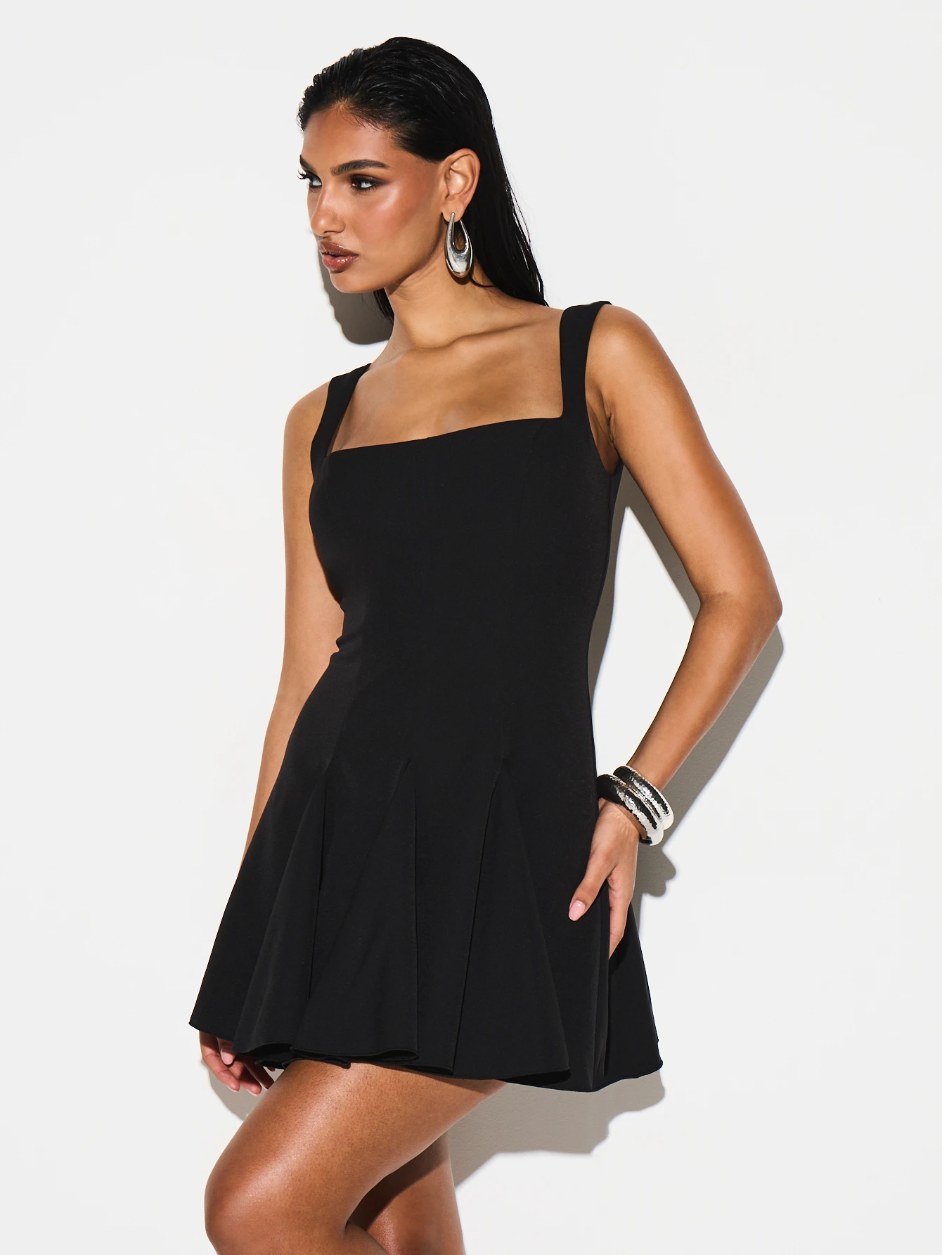 KIZN Mini abito a godet senza maniche con scollo quadrato per San Valentino