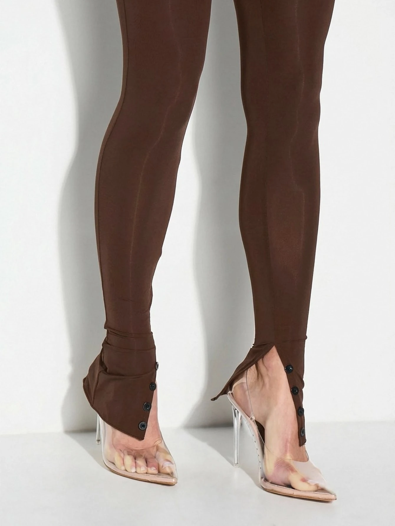 KIZN Leggings de malha com detalhes de botões e cintura alta.